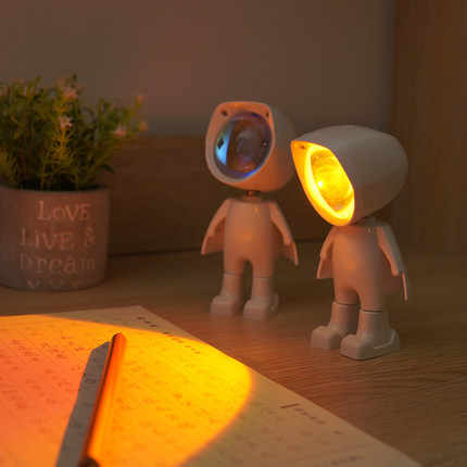 🧑‍🚀✨ Astronaut Night Light – Cute Mini Galaxy & Sunset Projector